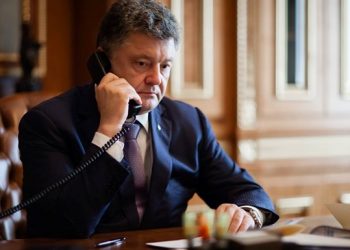 Порошенко и Меркель призывают освободить всех украинских заложников