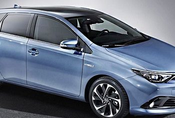 Toyota представила обновленный Auris 2015