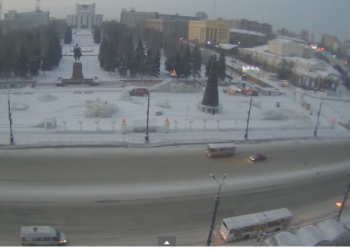 В сети появилось видео, на котором пьяные студенты угнали мусоровоз