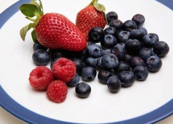 Диетологи: ягоды способны заменить диеты