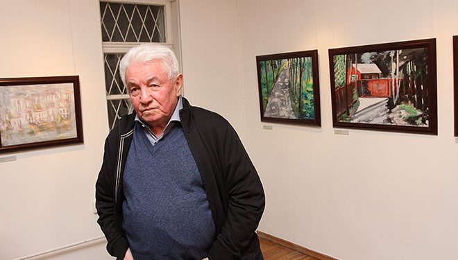Российский писатель Войнович призвал президента освободить Савченко