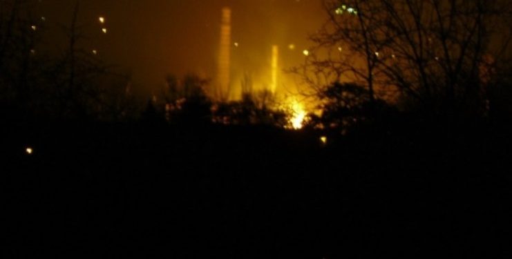 В Донецке загорелся завод Ахметова