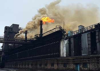 Работники завода Ахметова просят президента вывести войска из Авдеевки