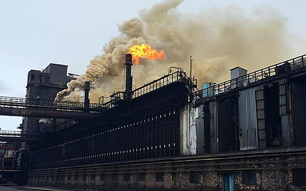 Работники завода Ахметова просят президента вывести войска из Авдеевки