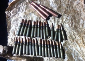 В Днепропетровской области гаишники остановили на блокпосту две машины с оружием