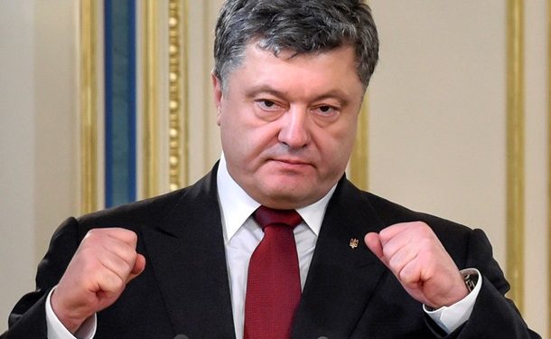 Порошенко поздравил женщин с 8 марта