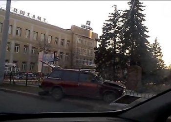 Авария в Донецке: джип сепаратистов врезался в «Жигули»