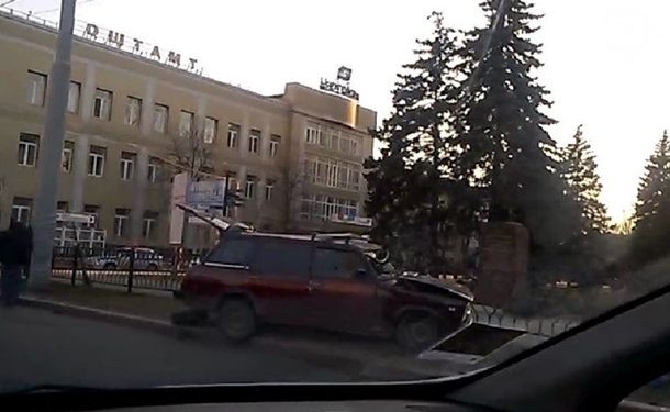 Авария в Донецке: джип сепаратистов врезался в «Жигули»