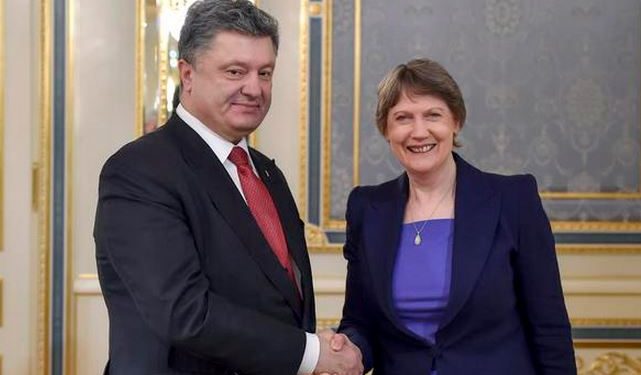 Порошенко поговорил с заместителем Генсека ООН о необходимости миротворцев на востоке Украины