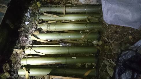 Краматорская милиция обнаружила тайник с оружием возле военного аэродрома