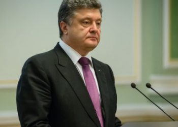 Порошенко рассказал, сколько часов он говорит по телефону с Путиным