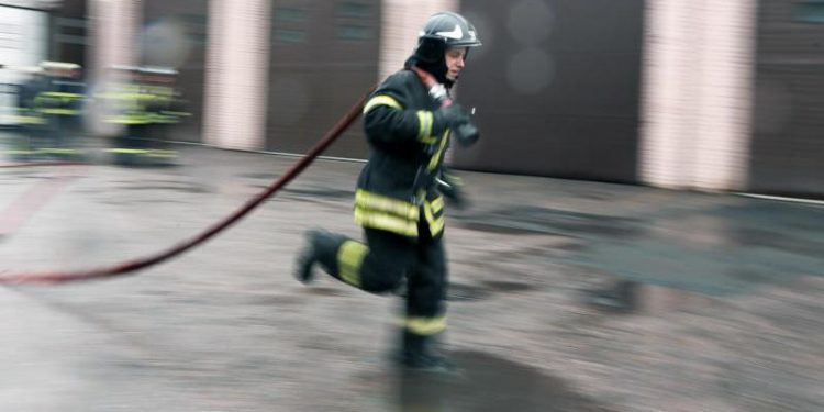 На юге Москвы в пристройке торгового центра едва не сгорели 8 человек