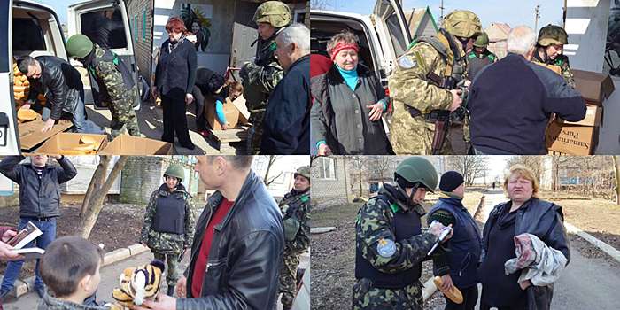 Солдаты АТО привезли хлеб и одежду жителям Красногоровки