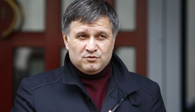 Нардеп из коалиции защищает подозреваемых в расстреле офицера СБУ в Волновахе, – Аваков