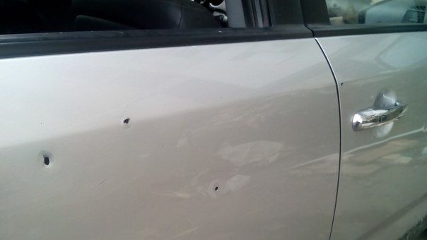 В Макеевке обстреляли машину, в которой находился боевик Гиви
