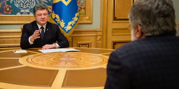 Днепропетровщина должна оставаться бастионом Украины, - Порошенко
