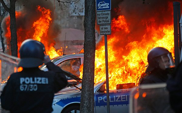 Более 88 оперативников получили ранения в ходе протестов во Франкфурте