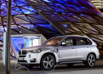 Старт продаж первой гибридной модели BMW запланирован на осень 2015 года