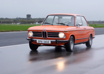 Компания BMW показала свой первый электрокар