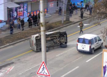 В Донецке перевернулось авто боевиков