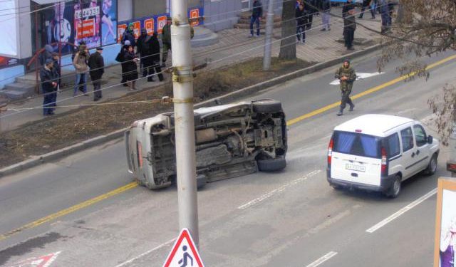 В Донецке перевернулось авто боевиков
