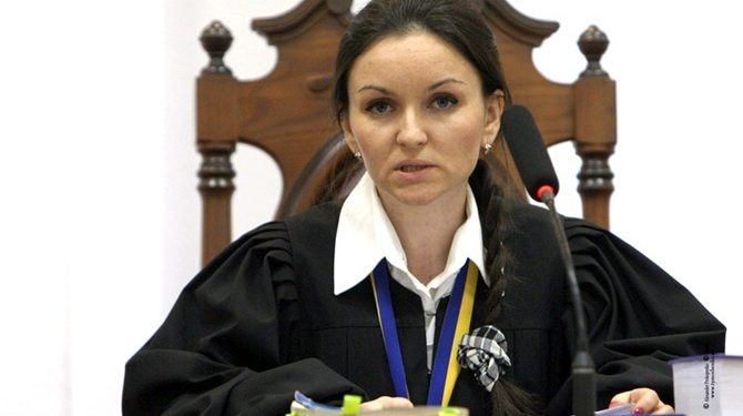 Прокуратура вручила судье Царевич копию ходатайства об ее аресте