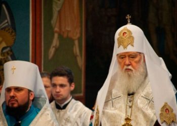Филарет наградил Надежду Савченко медалью Георгия Победоносца «За отвагу»