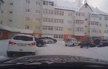 В сети появилось видео с неожиданной городской лавиной