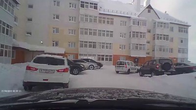 В сети появилось видео с неожиданной городской лавиной