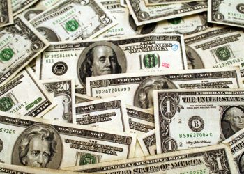 В Москве грабители отобрали $300 тысяч у водителя, остановившегося на светофоре