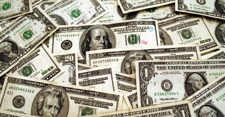 В Москве грабители отобрали $300 тысяч у водителя, остановившегося на светофоре