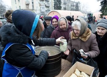 Дебальцево: разрушенные дома и талоны на хлеб
