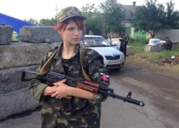 В сети появилось видео, где террористка похвасталась, что сама сбила башню донецкого аэропорта