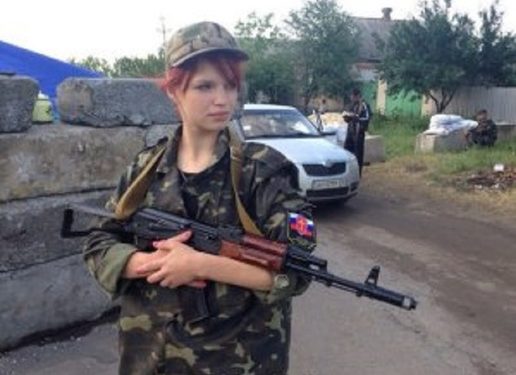 В сети появилось видео, где террористка похвасталась, что сама сбила башню донецкого аэропорта