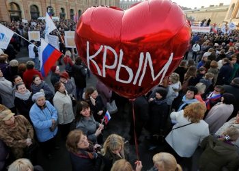 Собчак говорит, что на месте главы РФ тоже забрала бы Крым