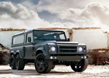 В Женеве Kahn Design представили шестиколесный Land Rover Defender