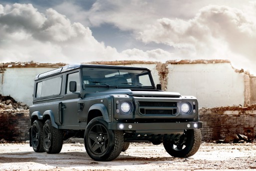 В Женеве Kahn Design представили шестиколесный Land Rover Defender