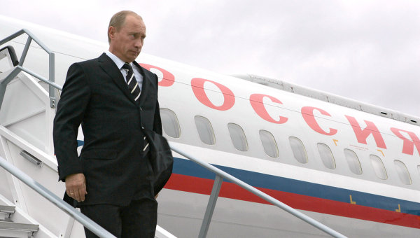 СМИ: Самолет Путина приземлился в Петербурге
