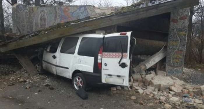 Водитель въехал в остановку во Львовской области, есть погибшие