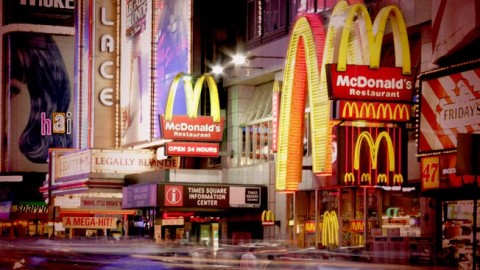 Сотрудникам McDonald's предлагает лечить ожоги кетчупом и майонезом