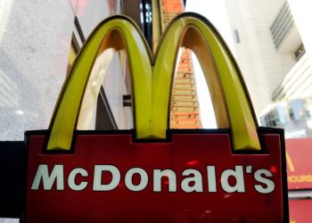 В германских закусочных McDonald's появятся официанты