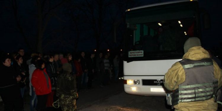 Украинские оперативники обнаружили автобус, который нелегально перевозил граждан за границу