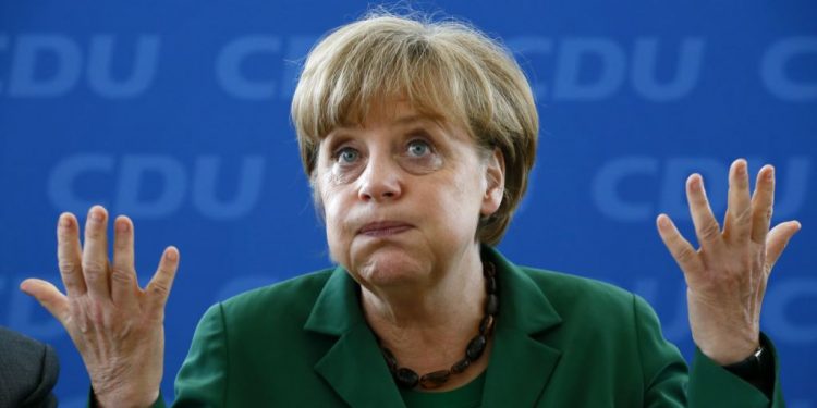 Меркель призвала сохранить противороссийские санкции