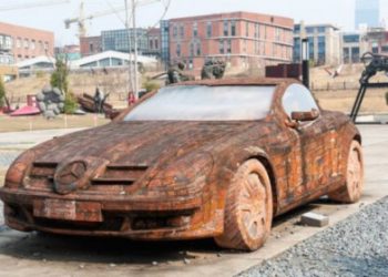 Китаец построил кирпичный Mercedes