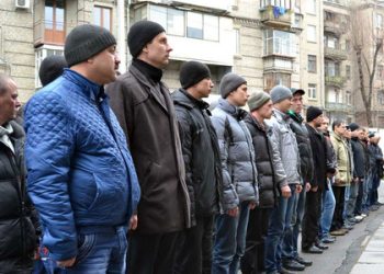 В Харькове мобилизованных мужчин держали в неотапливаемом помещении под замком
