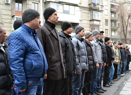 В Харькове мобилизованных мужчин держали в неотапливаемом помещении под замком