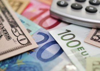 В Могилеве женщина из-за покупки долларов уплатила государству 117 млн рублей
