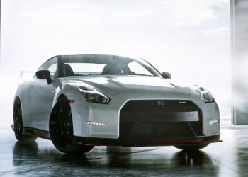 Компания Nissan представила GT-R 2016 модельного года