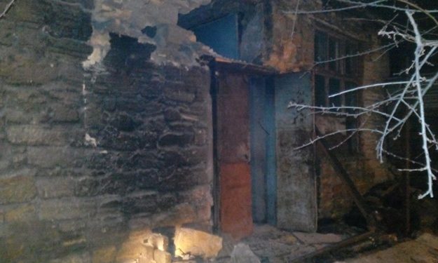 В Одессе бетонный козырек рухнул на мужчину