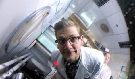 Осьминог сфотографировал исследователя